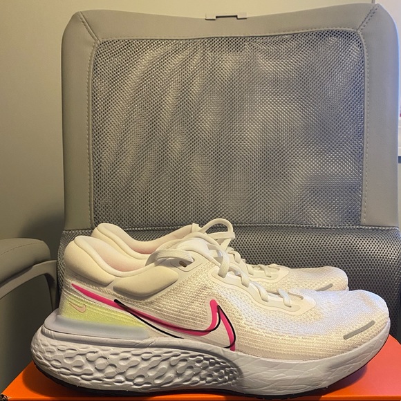 Nike ZoomX Invincible Run - Picture 1 of 5